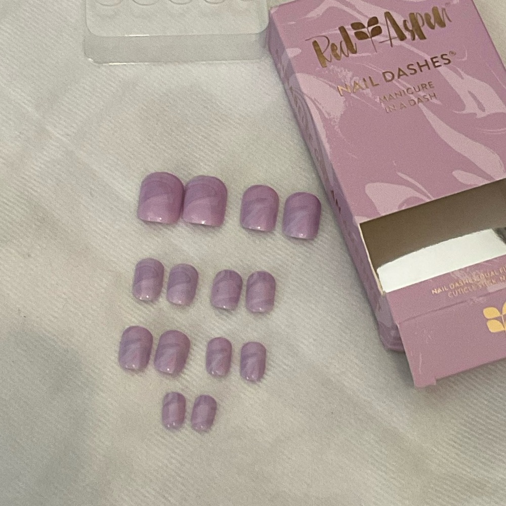 Red Aspen Press On Nails